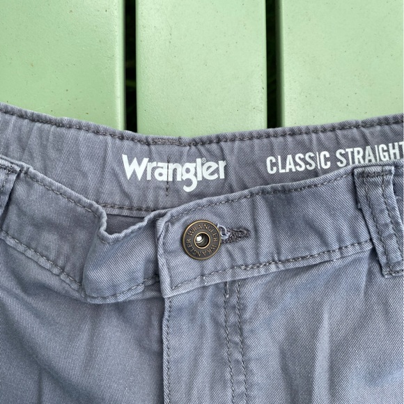 Shorts - Picture 2 of 5